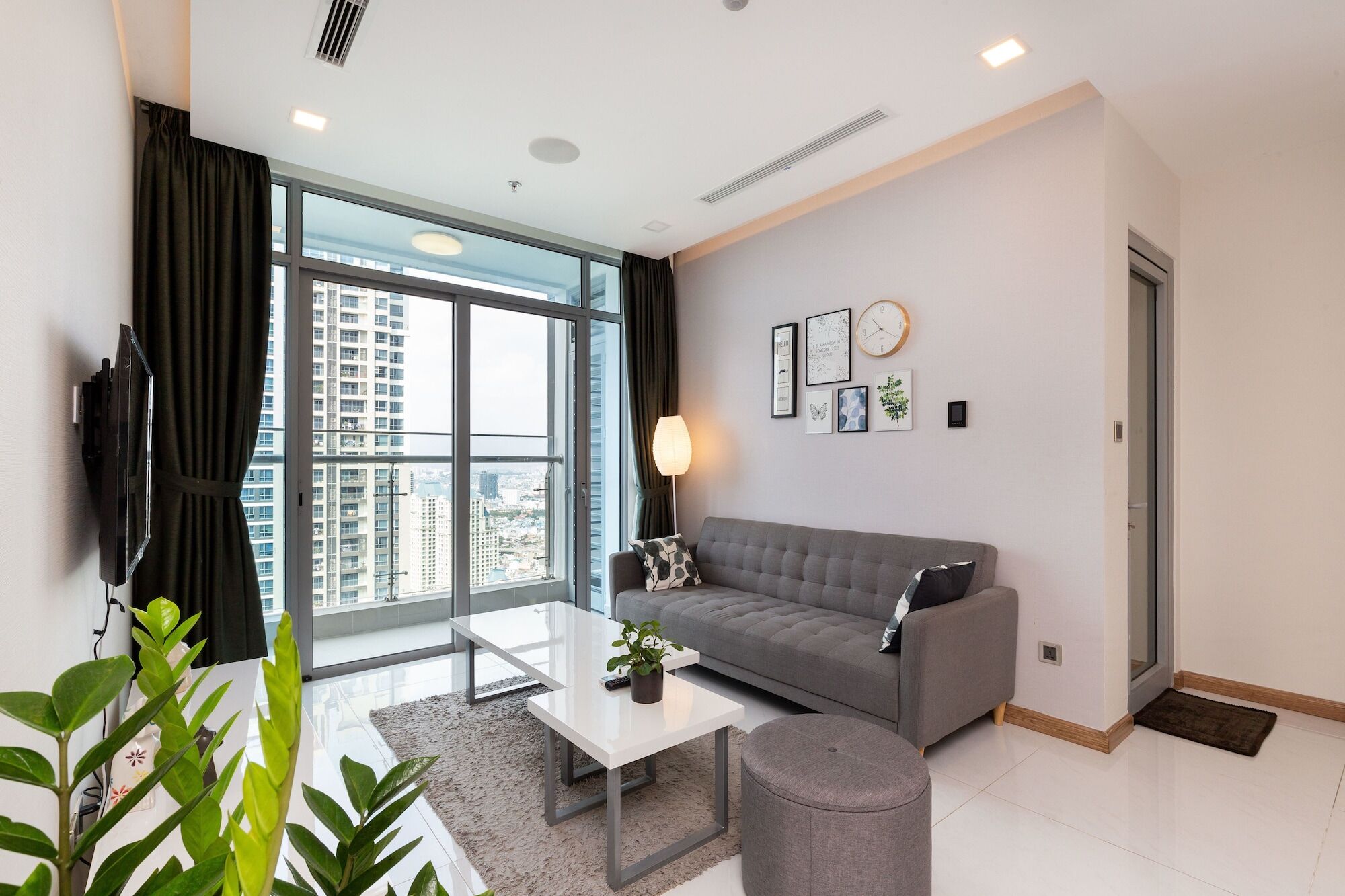 Laze Saigon Vinhomes Park * TP. Hồ Chí Minh